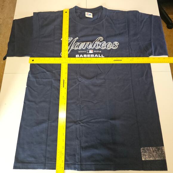 Vintage Y2K Majestic Authentic NY Yankees 1999 Navy Blue Graphic Tee Size L 1894 - Picture 6 of 7